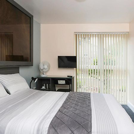Oyo Honeycroft Lodge Аксбридж Экстерьер фото